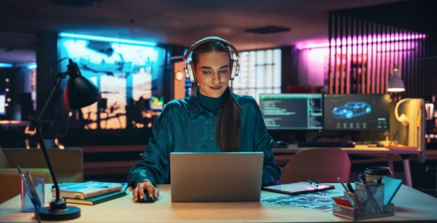Portrait,Of,A,Beautiful,Manager,Sitting,At,A,Desk,In