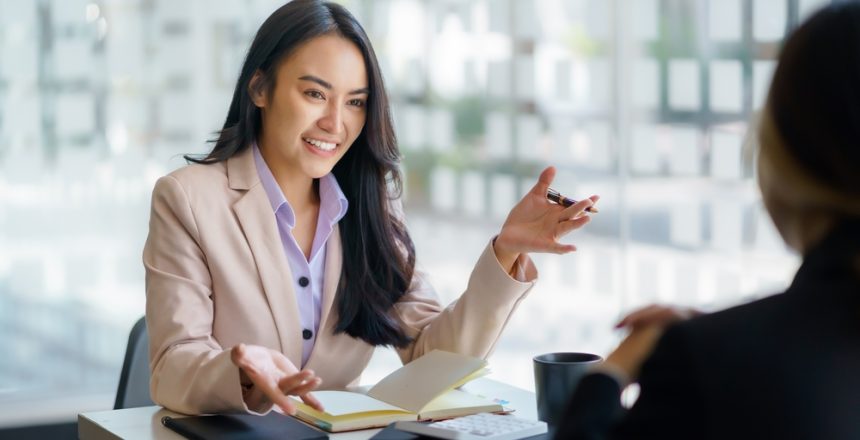 Two,Beautiful,Young,Asian,Businesswoman,In,The,Conversation,,Exchanging,Ideas